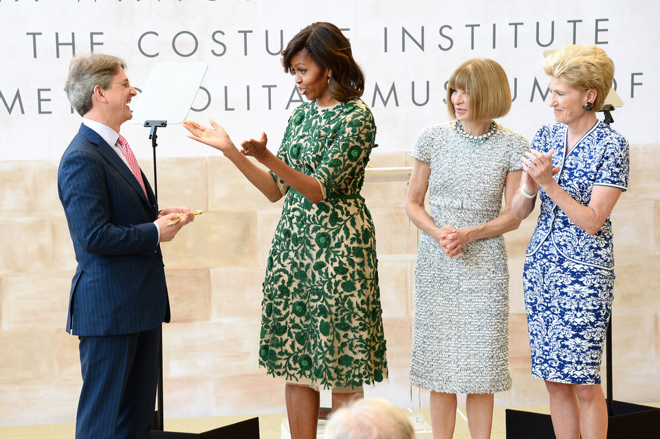 Dyrektor Metropolitan Museum of Art Thomas P. Campbell, Pierwsza Dama USA Michelle Obama, redaktor naczelna Vogue Anna Wintour i prezes Metropolitan Museum of Art Emily K. Rafferty 