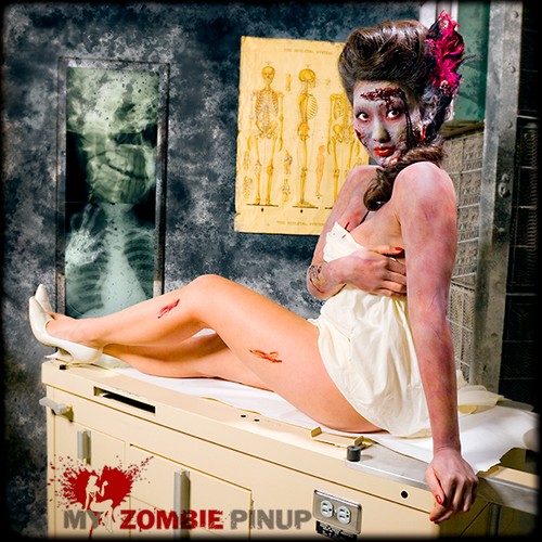 Kalendarz 'My zombie pinup', który przedstawia 12 dziewcząt-zombie odwołuje się stylistyką do modnych w latach 50. fotografii ze skąpo ubranymi, uśmiechniętymi dziewczętami , tzw. pin-upów