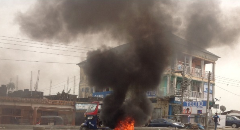 Police impose curfew in Bayelsa following violent protests in Yenagoa. (Punch)