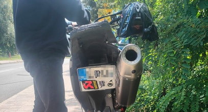 Chciał wykazać się brawurą. Policja ukarała go za okropny stan motoru