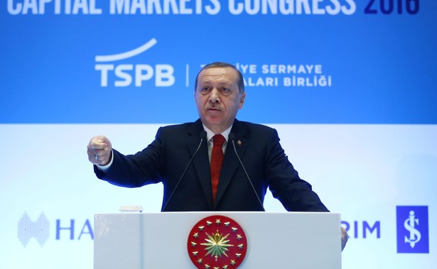 Erdogan o aresztowanych deputowanych: Kto zachowuje się jak terrorysta, będzie traktowany jak terrorysta