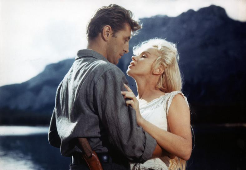 Robert Mitchum i Marilyn Monroe na planie filmu "Rzeka bez powrotu", 1954 r.