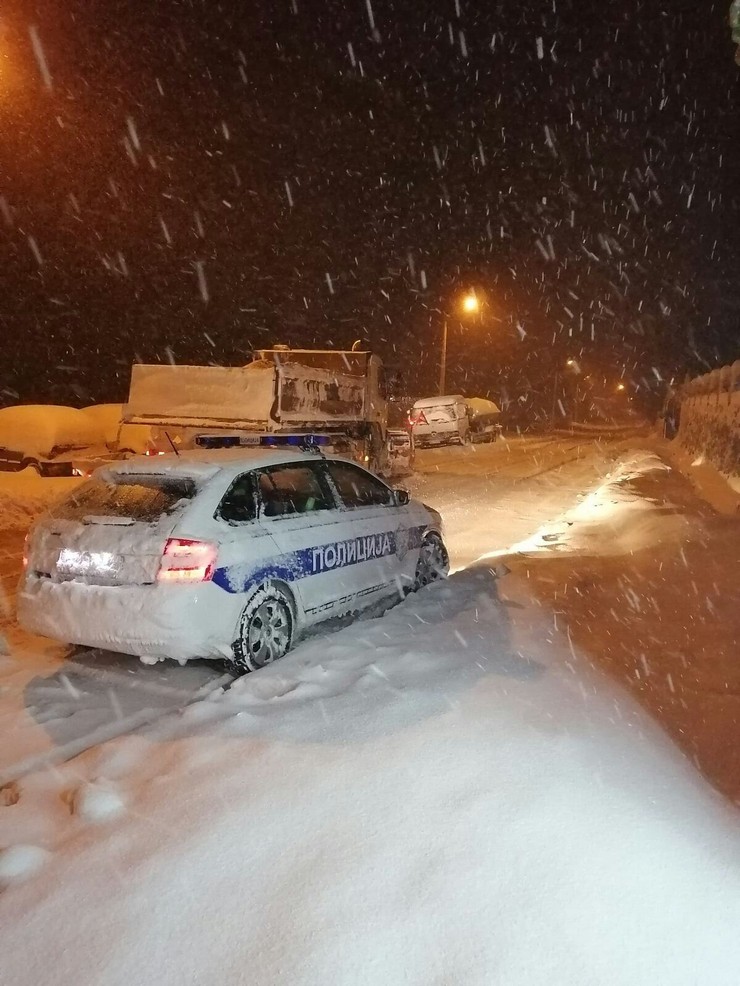 Novi Pazar Sjenica sneg zavejana vozila