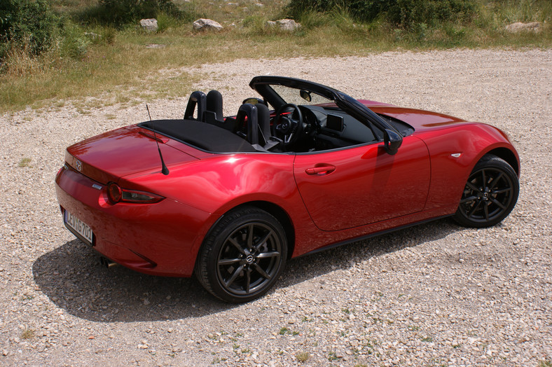 Mazda MX5 test, wygląd, silniki, wyposażenie. Ile