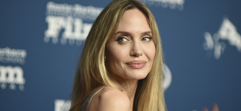 Poruszona Angelina Jolie wspomina zmarłą matkę. "Bez niej byłabym niczym"