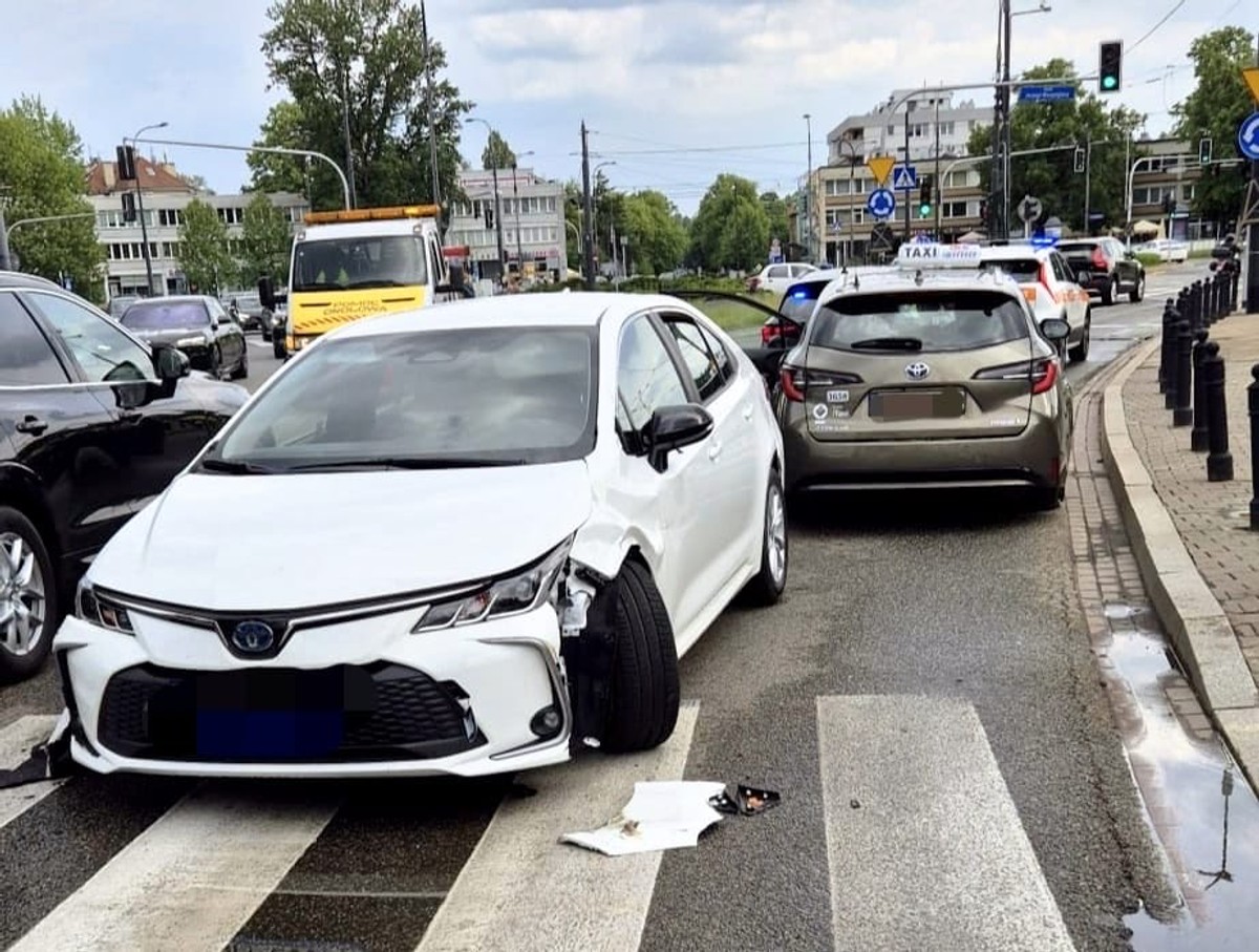 Dramat na moście Poniatowskiego. Najpierw potrącenie, potem ucieczka i kraksa z autobusem