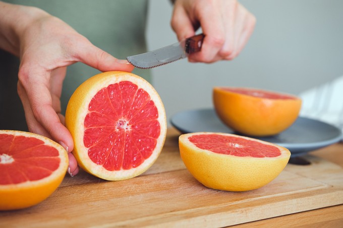 Ezért nem ajánlott sok gyógyszer mellé grapefruitlevet inni