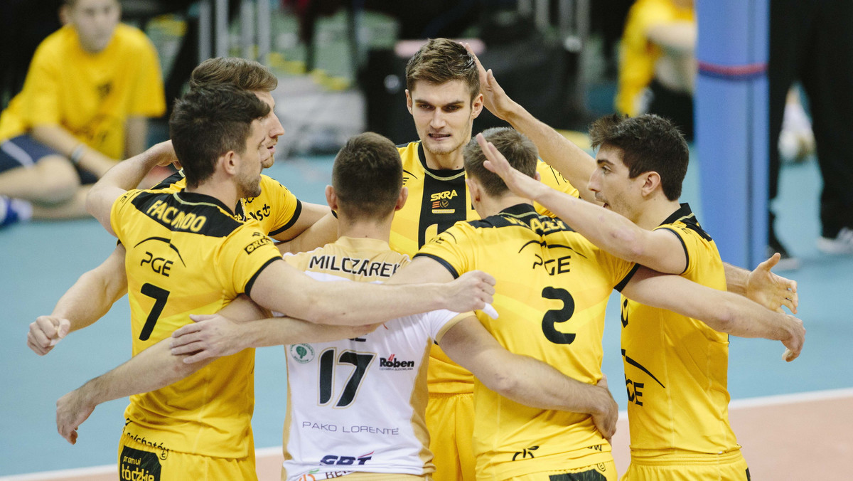 PGE Skra Bełchatów pokonała Knack Roeselare 3:1 (25:19, 25:15, 21:25, 25:14) w spotkaniu czwartej kolejki grupy E Ligi Mistrzów. Trzecia drużyna ubiegłego sezonu w Polsce przegrała w Belgii trzeciego seta, ale w pozostałych była wyraźnie lepsza i zasłużenie sięgnęła po zwycięstwo.