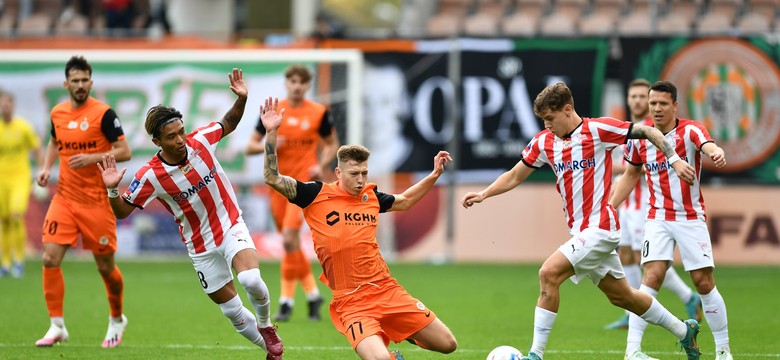 Piłkarzy Zagłębia żegnały gwizdy. To koniec Stokowca w Lubinie [WIDEO]