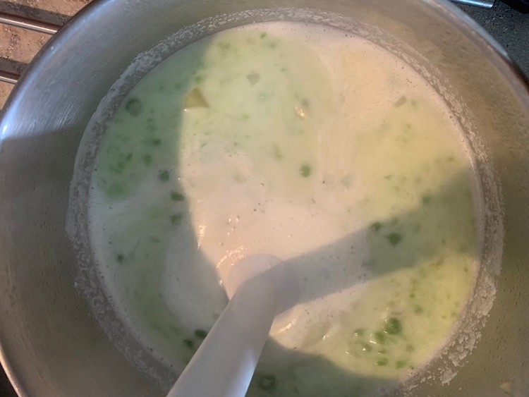 Ako pripraviť hráškový krém s kokosovým mliekom.