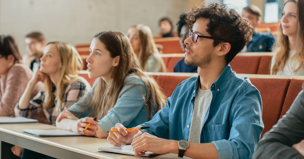 Amerykańskie ambasady wznowią rozmowy o wizach studenckich, ale jest pewien warunek