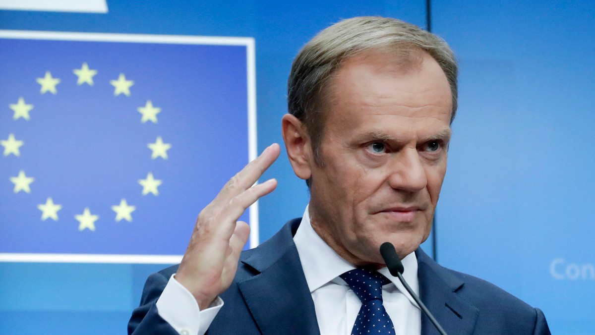 "Stanowczo nie zgadzam się z prezydentem Władimirem Putinem" - pisze na Twitterze Donald Tusk, odnosząc się do kontrowersyjnego wywiadu, jakiego prezydent Rosji udzielił "Financial Times".