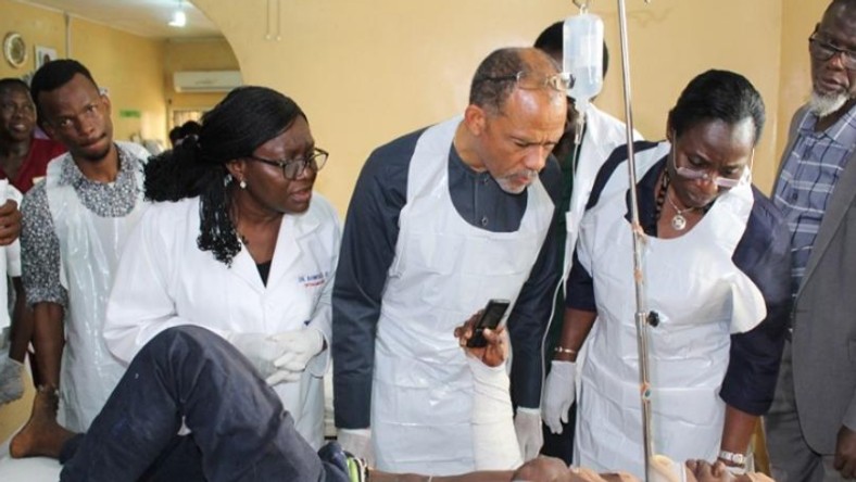 Lagos State Commissioner for Health, Prof Akin Abayomi (center) alongside medical personnel in a hospital. [Twitter/@FollowLASG]