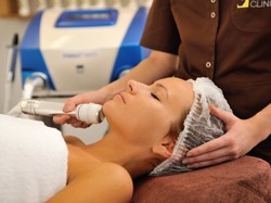 Efekt liftingu bez skalpela? Z tych rozwiązań korzystają gwiazdy