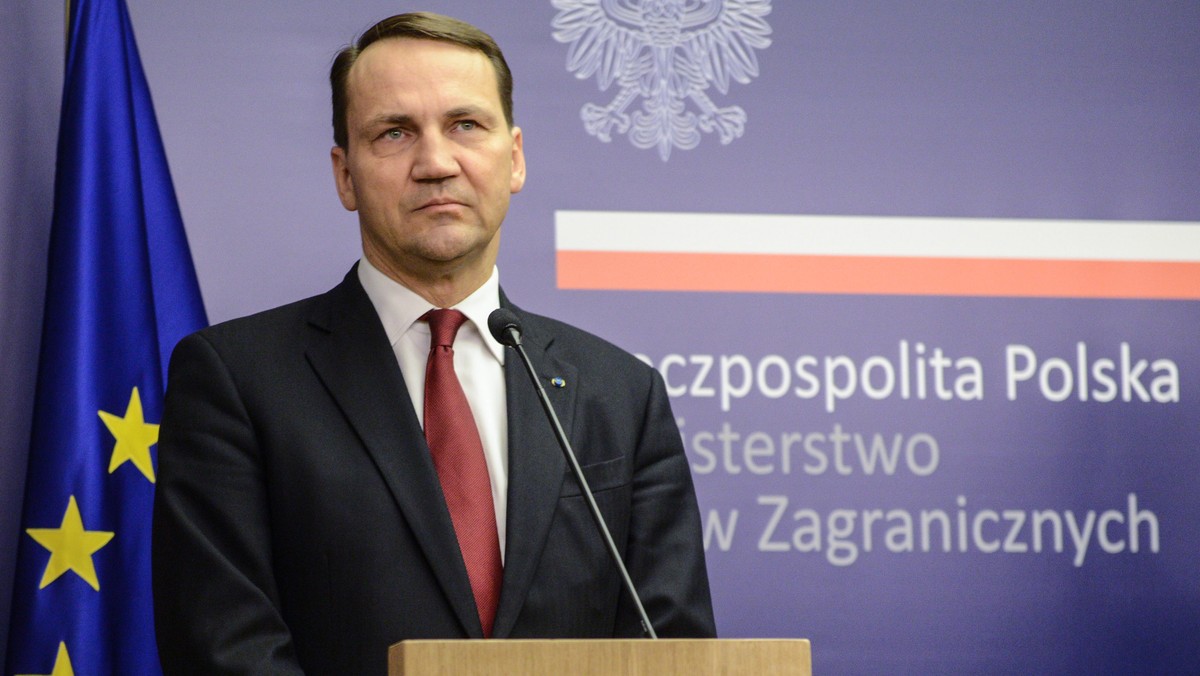 Szef MSZ Radosław Sikorski rozmawiał o sytuacji na Ukrainie z ministrem spraw zagranicznych Rosji Siergiejem Ławrowem oraz sekretarzem generalnym ONZ Ban Ki Moonem - poinformował rzecznik MSZ Marcin Wojciechowski.