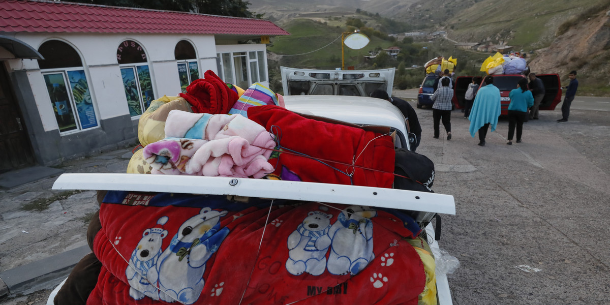 Mieszkańcy uciekający z Górskiego Karabachu