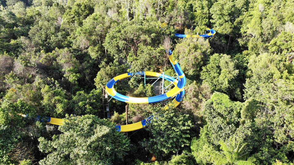 Rekordowa zjeżdżalnia wodna parku rozrywki ESCAPE w Malezji