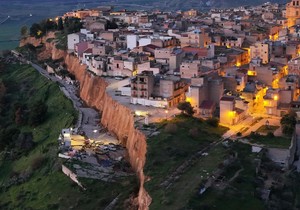 Klizište guta grad na Siciliji