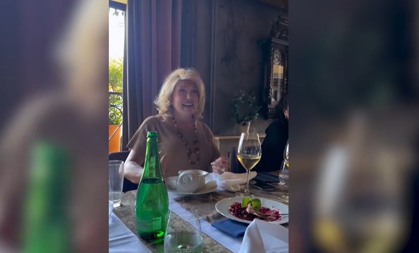 Suzana Mančić peva