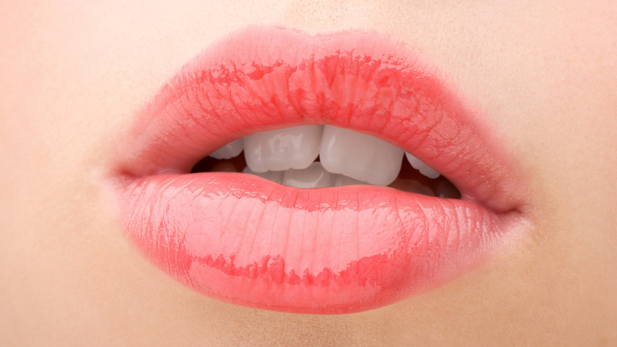 Trendy 2018: Błyszczące usta - wet lips