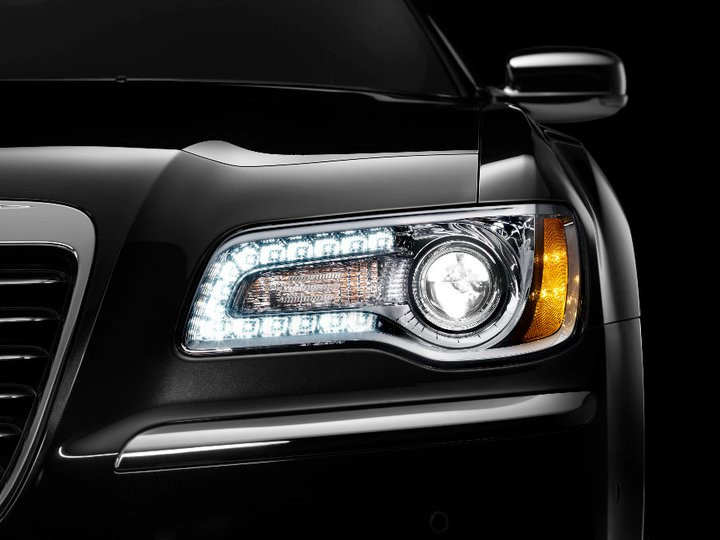 Nowy Chrysler 300 sedan gotowy do premiery w Detroit