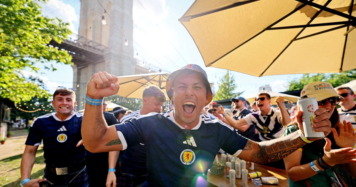 What World Cup Tourists Are Discovering About America - From Fast Food to Costs (B2)