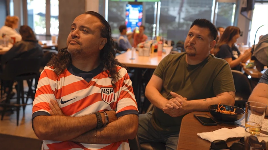 Dejvid Rendon (levo) preselio se iz Gvatemala Ameriku sa četiri godine i sada živi u Istočnom Holivudu | Foto: BBC