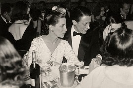 Majka joj je govorila da je PREVIŠE RUŽNA da bi bila srećna, a ona se UDALA ZA APOLONA i živela najlepšu ljubavnu bajku koju je samo SMRT mogla da prekine