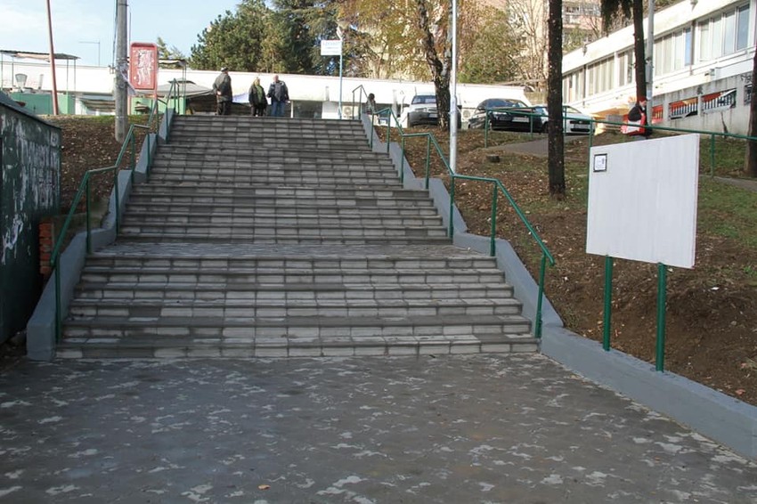 Rekostrukcija stepeništa koje povezuje dva platoa u Rakovici