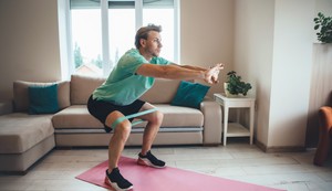 Vežbanje kod kuće zahteva kreativnost, disciplinu i istrajnost