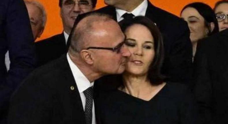 Le baiser forcé d’un ministre croate fait scandale