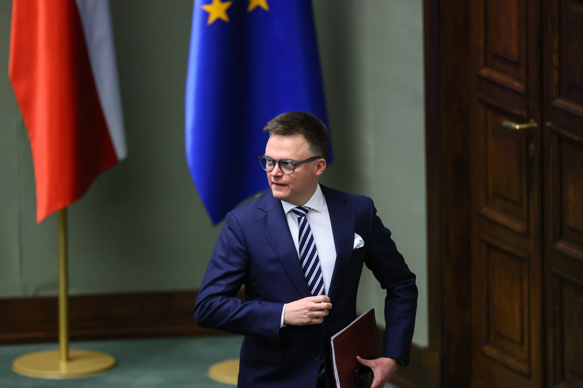  Hołownia nie przebiera w słowach. To działanie niegodne byłego premiera