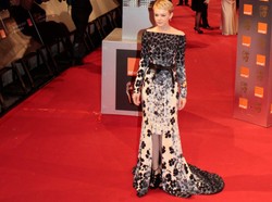 Botoks dla 25-latek? Młoda gwiazda pod presją.