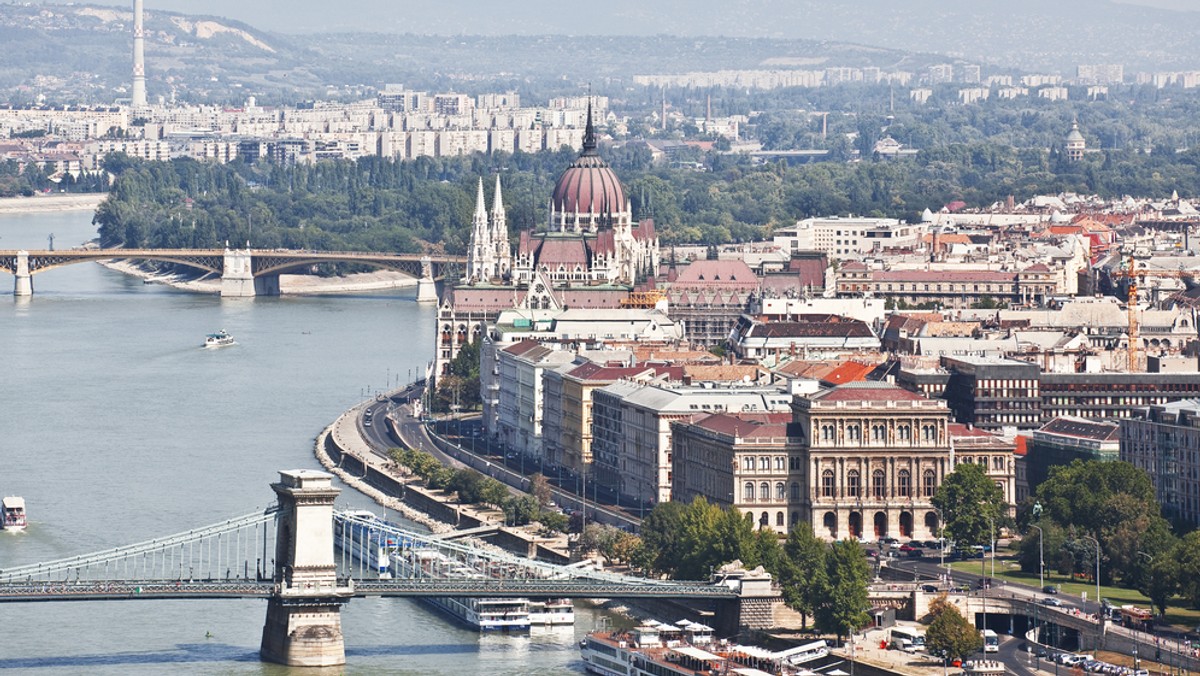 Węgierskie Centrum Zapobiegania Terroryzmowi (TEK) zatrzymało dziś przypuszczalnego sprawcę wrześniowego wybuchu w centrum Budapesztu, w którym dwoje policjantów zostało ciężko rannych – poinformowała państwowa telewizja M1.