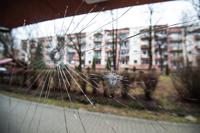 Chuligani strzelają do okien w Krakowie