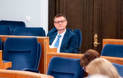 Już trzech senatorów zakażonych koronawirusem