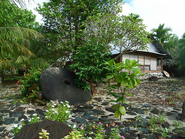 Kamienne pieniądze na wyspie Yap, fot. tata_akaT licencja CreativeCommons (Attribution 2.0 Generic (CC BY 2.0))/ Flickr.com