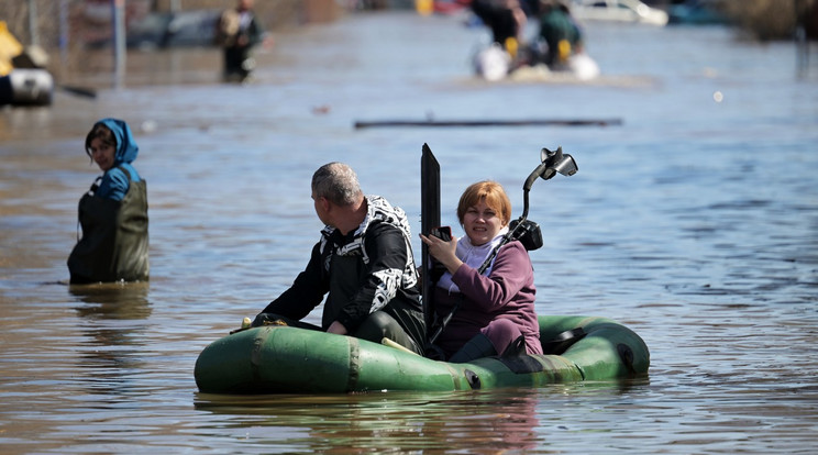 Közel 100 ezer embert evakuáltak az árvíz miatt / Fotó: Profimedia