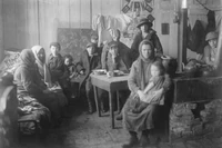 Z nędzy zostawały pracownicami seksualnymi. "Dorośli wychodzili, dzieci kryły się po kołdrą"