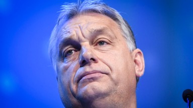 Viktor Orban pozuje do zdjęć z Chuckiem Norrisem