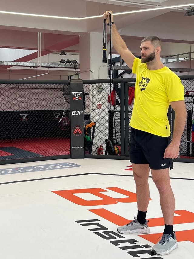 Český profesionálny zápasník MMA Jiří Procházka. 