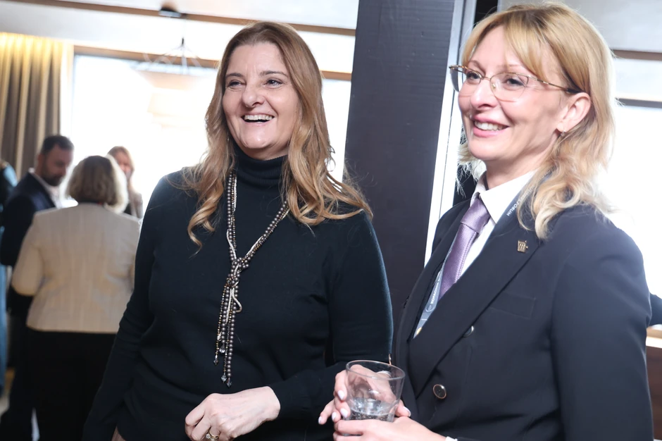 Dragana Nikolić, direktorka za korporativne poslove Roche Srbija i Sandra Lazarević, direktorka komunikacija Banka Intesa