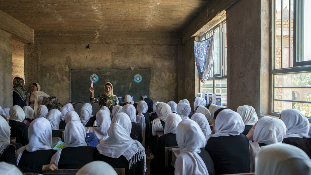 Afganistan. Kobietom zabroniono chodzić do szkół średnich. Są zrozpaczone