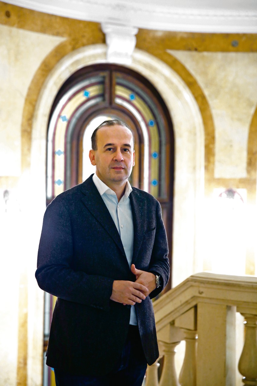 Reč je o stotinama hiljada ljudi u Srbiji. Svako od njih duguje po 8.000 evra
Dragan Jovanović
poslanik i predsednik 
opštine Topola