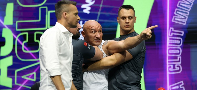 Najman rzucił w rywala... mandarynkami. Potem dostał od niego w głowę [WIDEO]