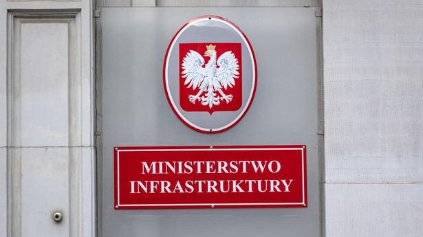 Tabliczka na jednym z budynków Ministerstwa Infrastruktury