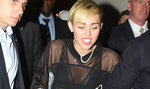 Miley Cyrus w bieliźnie i prześwitującej halce