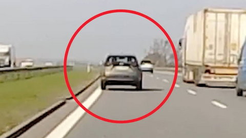 Kierowca z cukrzycą jechał wężykiem. Zgłosił jadący za nim. Policja zjawiła się po 2 godzinach - brd24.pl