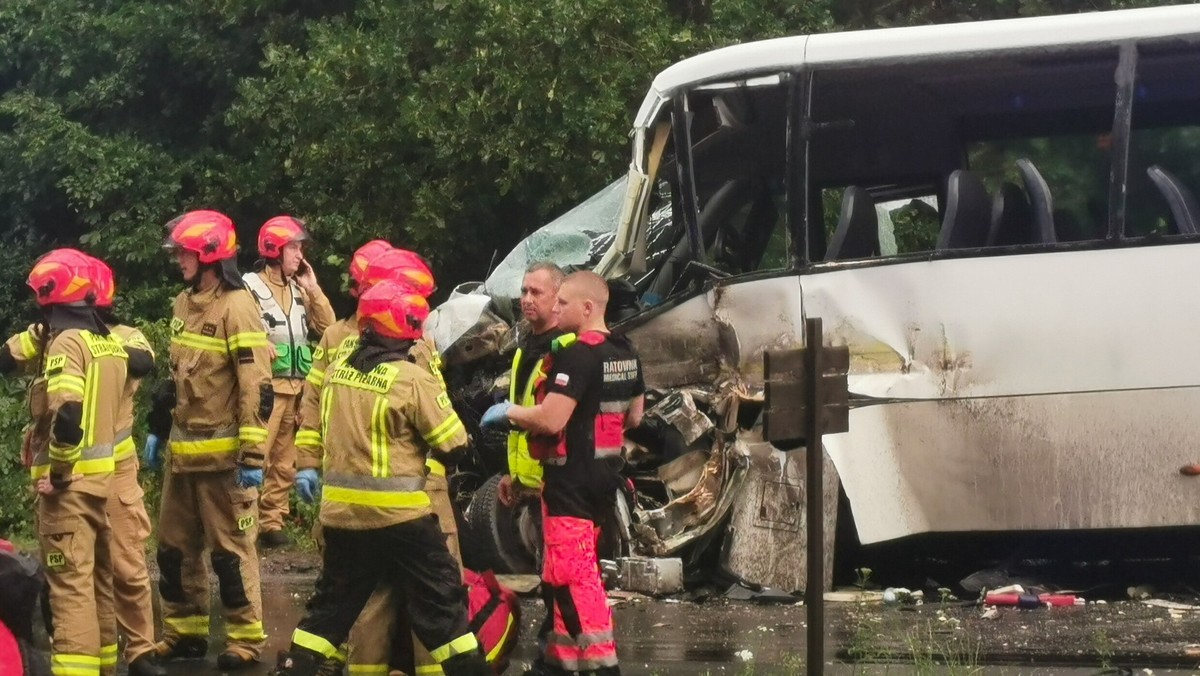 Tragicznie wieści po masowym wypadku w Konotopie. Nie żyje kierowca autobusu