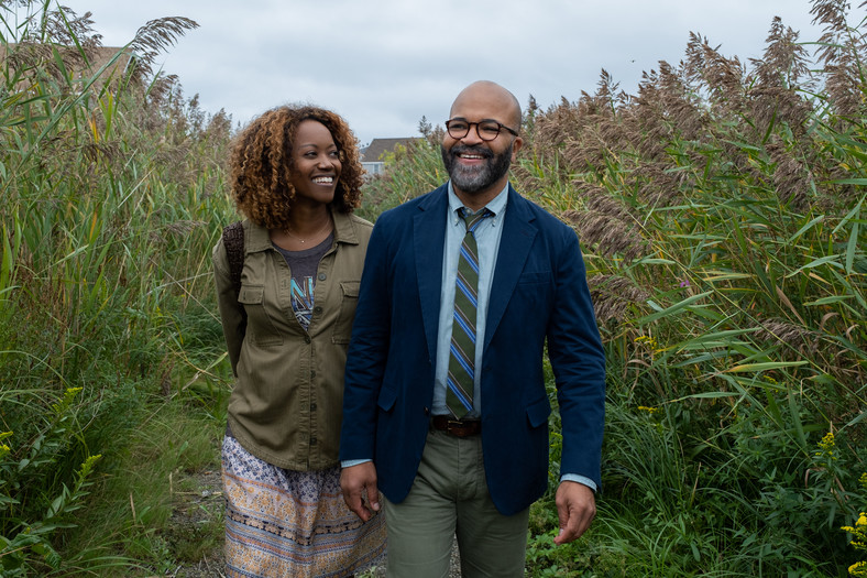 Jeffrey Wright i Erika Alexander w filmie "Amerykańska fikcja"